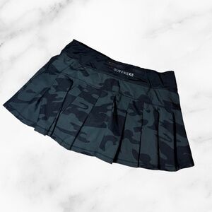 QUEENIEKE & Athletic Ruffled  Mini Skort/Skirt - Size Medium